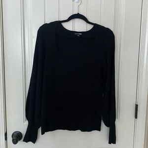 Black ribbed shirt with balloon sleeves